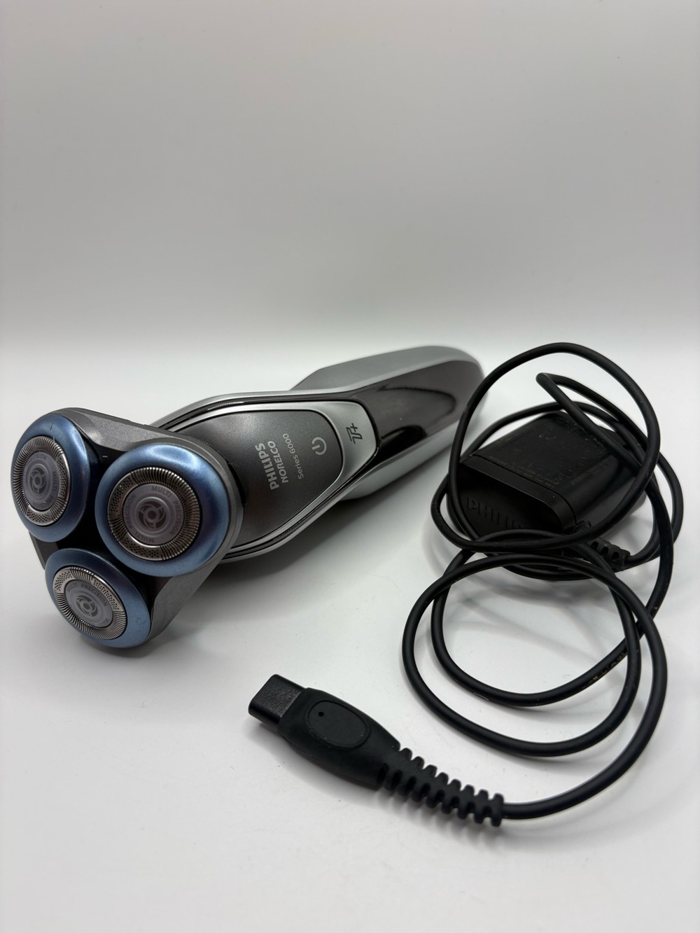 Philips Norelco Series 6000 Wet Dry Electric Shaver MultiPrecision w/ Charger